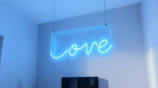Découvrez comment personnaliser votre néon pour sublimer votre déco