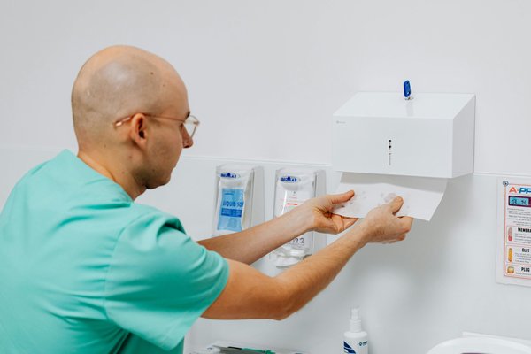 Distributeurs d'essuie mains pliage via Best Hygiène